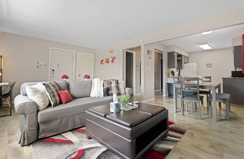 Aurora Apartment | Cozy apt Aurora/Sleeps 6/FREE Wifi/Chgolnd area/Parking