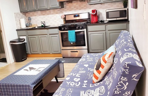 Queens House | Cozy Apt Close To Manhattan with free parking