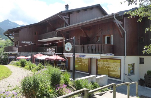 Areches Apartment | Cozy apt for 4, near slopes and pool