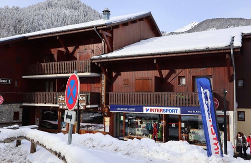 Areches Apartment | Cozy apt for 4, near slopes and pool