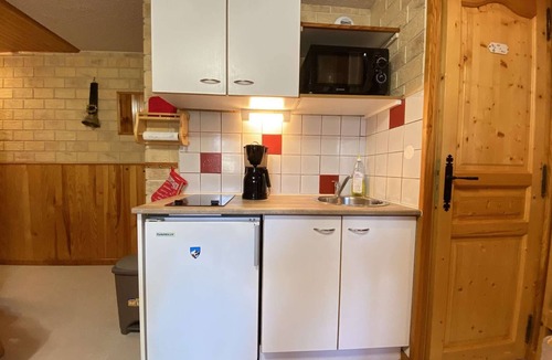 Praz-sur-Arly Apartment | Cozy apt for 6, Praz-sur-Arly, free shuttle, parking, pets allowed