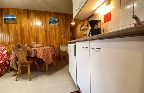 Praz-sur-Arly Apartment | Cozy apt for 6, Praz-sur-Arly, free shuttle, parking, pets allowed