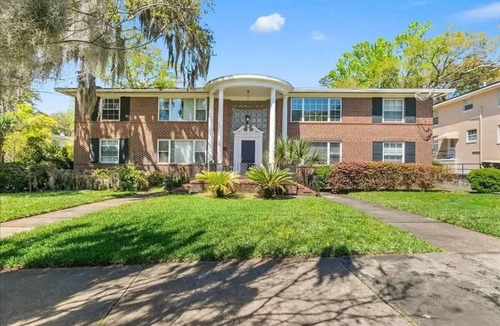 Riverside Apartment | *Cozy Apt in Riverside*- Wi-Fi, Riverfront, Tv