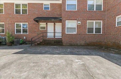 Riverside Apartment | *Cozy Apt in Riverside*- Wi-Fi, Riverfront, Tv