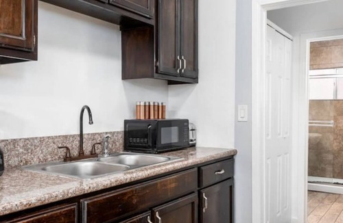 Lennox Apartment | Cozy apt. near LAX, SoFi & Kia Forum