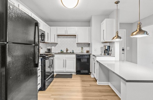 Pleasant Valley Apartment | Cozy Apt w/Resort Style Pool & Gym!