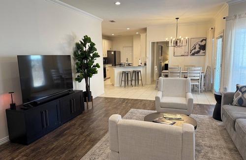 Southwest Arlington House | Cozy Arlington Retreat 2BR 2BA + Sofa Bed