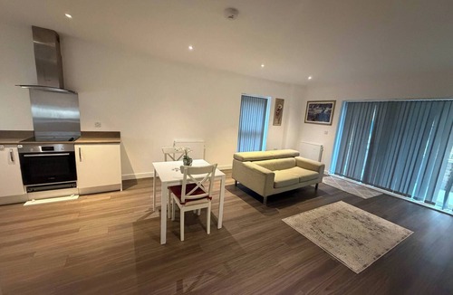 Woolwich Apartment | Cozy Arsenal home for all