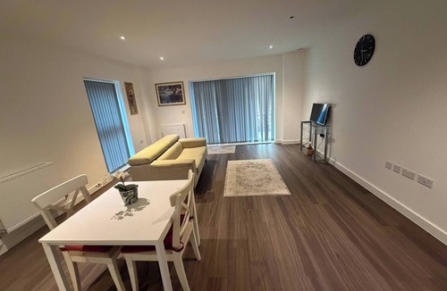 Woolwich Apartment | Cozy Arsenal home for all