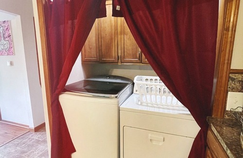 Tahlequah House | cozy, artsy, private (entire home) near downtown