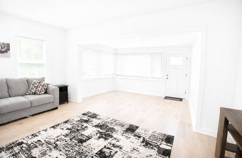 College Park House | Cozy Atlanta Stay Sleeps 4 Near ATL. Free Wifi + Self check in