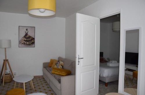 Miplaine Apartment | Cozy atmosphere 4pers near Eurexpo GroupamaStadium