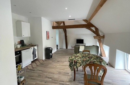 Saint-Jean-de-Vaux Apartment | Cozy attic apartment