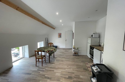 Saint-Jean-de-Vaux Apartment | Cozy attic apartment