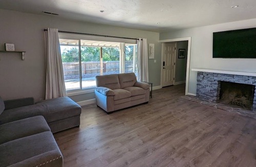 North Auburn House | Cozy Auburn Trails Retreat- Close to all Auburn has to offer!