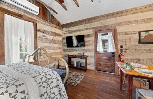 Augusta House | Cozy Augusta Hideaway for 2