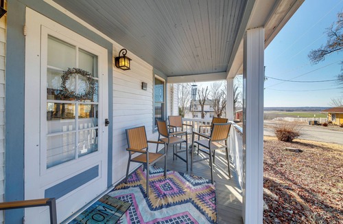 Augusta House | Cozy Augusta Home w/Porch: Walk to Katy Trail!