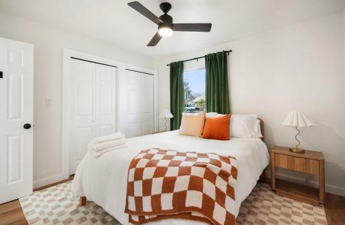 North Austin Civic Association House | Cozy Austin Retreat - Mins to Q2 & The Domain