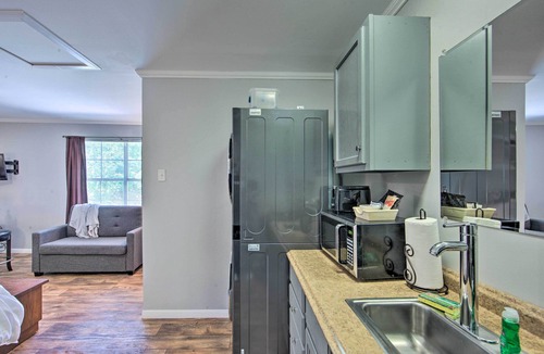 Avinger Apartment | Cozy Avinger Cabin w/Fire Pit & Deck