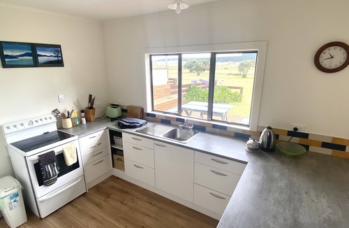 Te Akau House | Cozy bach on the riverfront