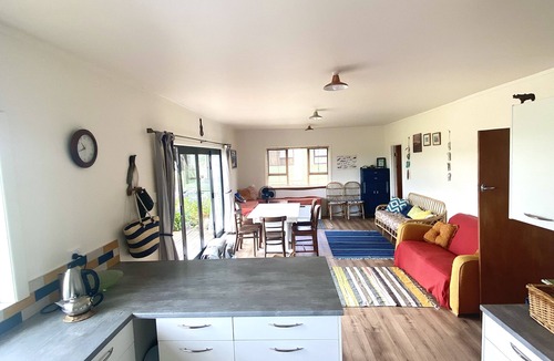 Te Akau House | Cozy bach on the riverfront