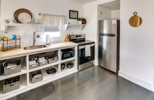 Ballinger House | Cozy Ballinger Vacation Rental w/Deck & Grill!
