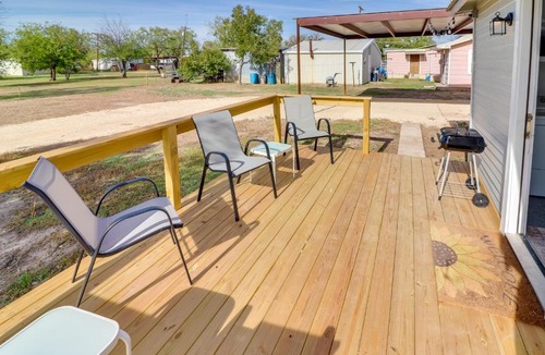 Ballinger House | Cozy Ballinger Vacation Rental w/Deck & Grill!