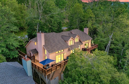 Sugar Mountain House | Cozy Banner Elk Chalet with Mountain Views and Fireplace