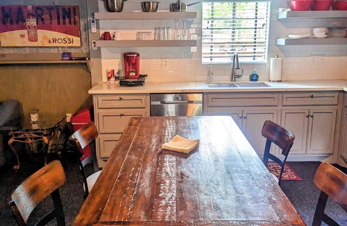 Montgomery House | Cozy Barn w/Pool Access and Near Lake Conroe