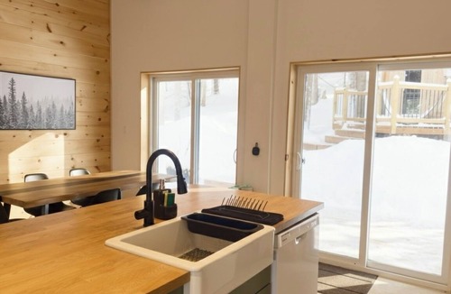 L'Amable Cottage | Cozy Barndominium Retreat | Sauna & Forest