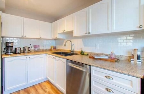 Barrie House | Cozy Barrie retreat near lake Simcoe & parks.