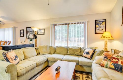 Bartlett Apartment | Cozy Bartlett Condo with Deck and Resort Amenities!
