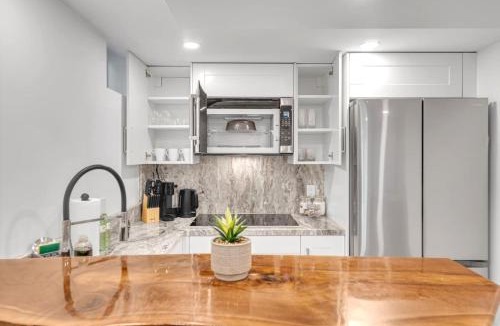 Downsview Apartment | Cozy Basement 1BR with Parking and Workspace
