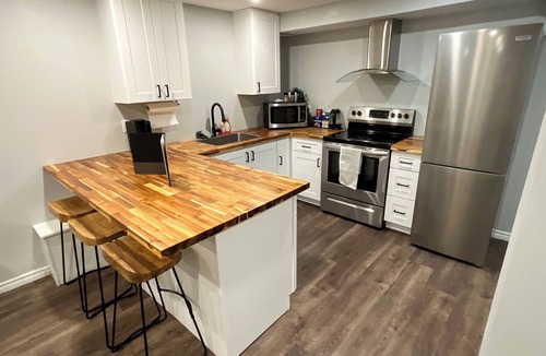 Orangeville Apartment | Cozy Basement Apartment (700 sq ft) with Full Kitchen