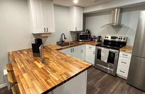 Orangeville Apartment | Cozy Basement Apartment (700 sq ft) with Full Kitchen