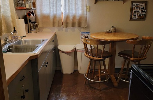 Old Prospect Apartment | Cozy basement apartment
