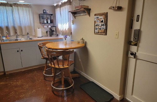 Old Prospect Apartment | Cozy basement apartment