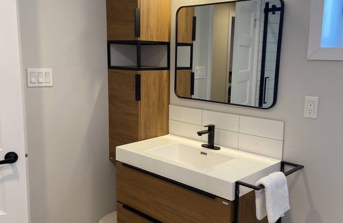Mansonville Apartment | Cozy basement apartment near Owl’s Head.