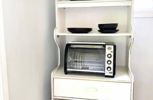 Barrie House | Cozy Basement Apartment two beds sleep 3