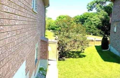 Barrie House | Cozy Basement Apartment two beds sleep 3