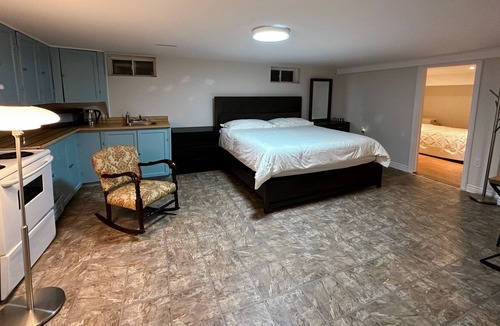 Newmarket House | Cozy basement ensuite close to everything in Newmarket