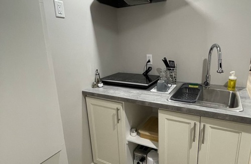 Whitby Apartment | Cozy Basement in Whitby