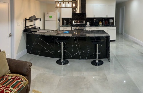 LaSalle Apartment | Cozy Basement luxoriou appartment