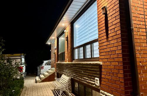 Bathurst Manor House | Cozy basement room-Private Bath - Near Subway line 1 - Toronto