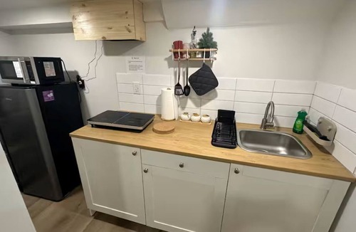 Thornhill House | Cozy Basement Studio Suite