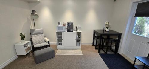 Lower Sackville House | Cozy Basement Suite