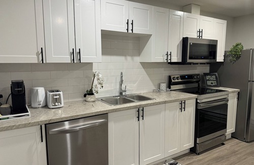 Regina House | Cozy Basement Suite