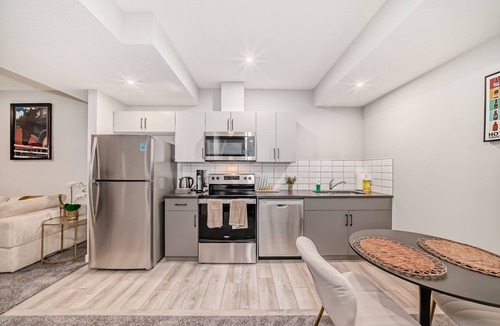 Evanston Apartment | Cozy Basement Suite, tastefully furnished