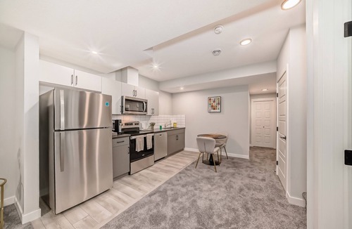 Evanston Apartment | Cozy Basement Suite, tastefully furnished