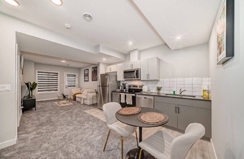 Evanston Apartment | Cozy Basement Suite, tastefully furnished